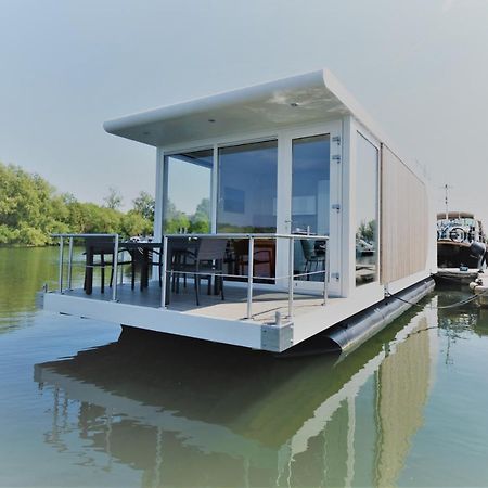 Houseboat Martinique Villa มาสทริชท์ ภายนอก รูปภาพ