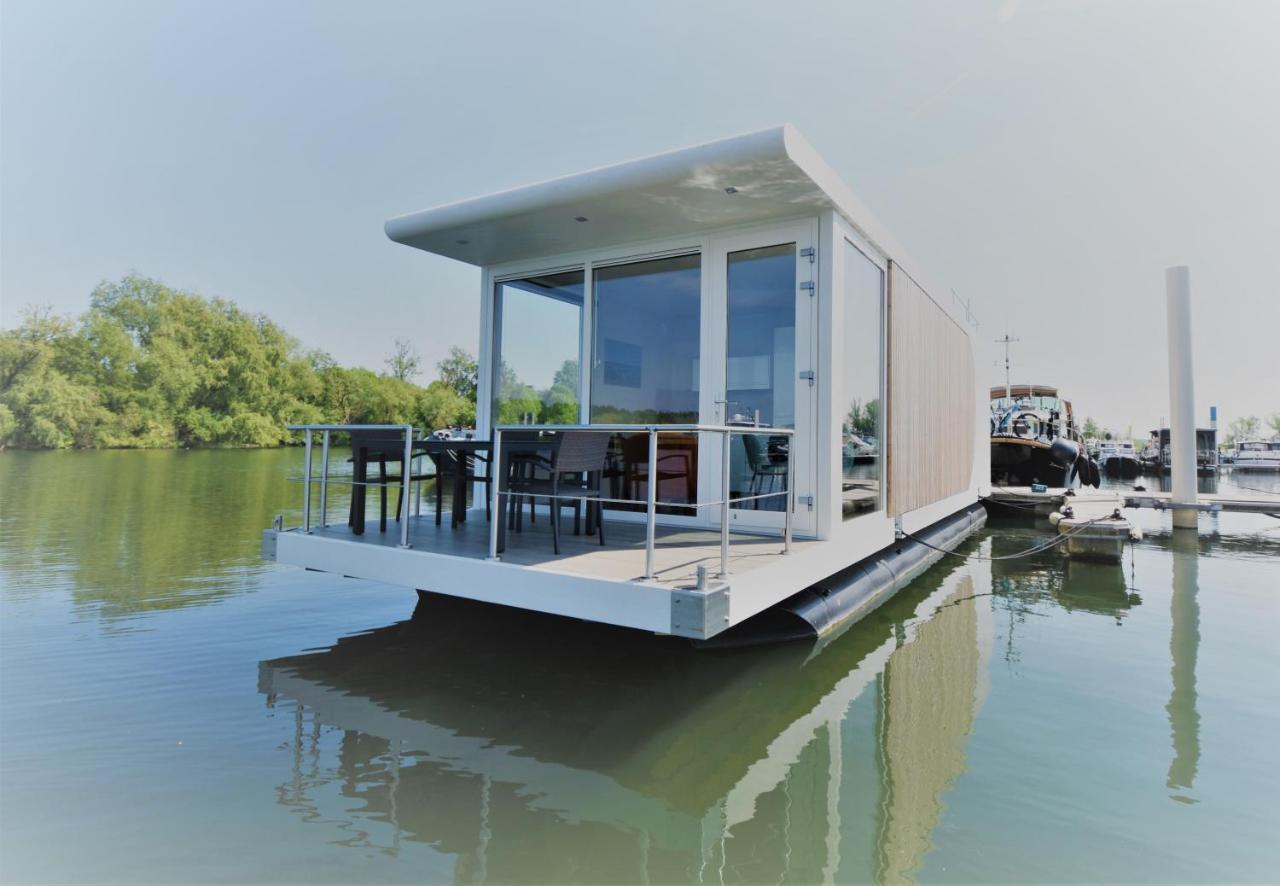 Houseboat Martinique Villa มาสทริชท์ ภายนอก รูปภาพ