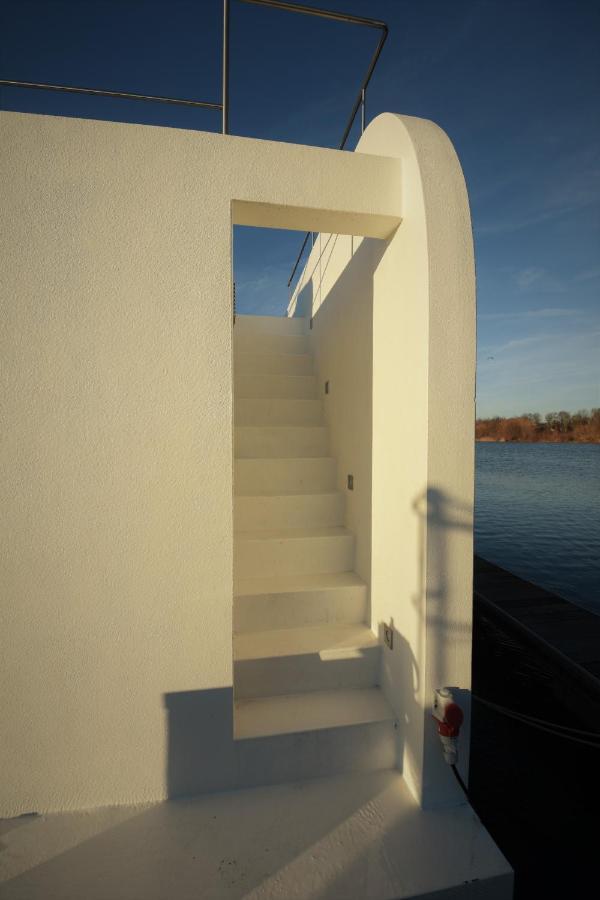 Houseboat Martinique Villa มาสทริชท์ ภายนอก รูปภาพ